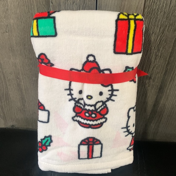 New Hello Kitty Christmas Santa Dress Set Of 2 Hand Towels Towel With Tag - Picture 4 of 9